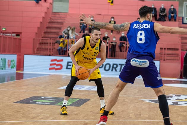 Daniel Keppeler Tigers Tuebingen, 31 Marcel Keßen Phoenix Hagen, 08 Tigers Tuebingen vs Phoenix Hagen, 2 Basketball Bundesliga, Pro A, Barmer 2 Basketball, 32 Spieltag , Spielzeit 2021 2022, 19 02 2022 Tigers Tuebingen vs Phoenix Hagen, 2 Basketball Bundesliga, Pro A, Barmer 2 Basketball, 32 Spieltag , Spielzeit 2021 2022, 19 02 2022 Tuebingen Copyright: xNinaxSanderx xEibnerxPressefotox EP_NSR
