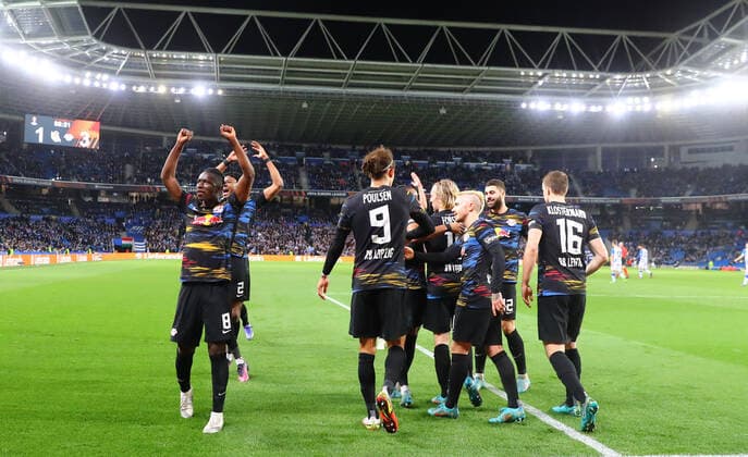 San Sebastian RB Leipzig 24 02 2022 Donostia San Sebastian, 24 02 2022, Estadio Anoeta, Football, UEFA Europa League, Play Off second leg , Real Sociedad San Sebastian ESP vs RB Leipzig GER , In picture Goal for RB Leipzig Emil Forsberg 10, RB Leipzig scores 1 3 on handball and celebrates with teammates , UEFA regulations prohibit any use of photographs as image sequences and or quasi video , Picture Point