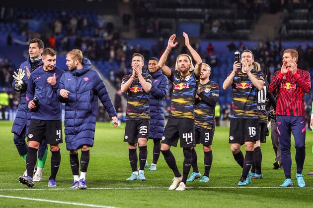 RB Leipzig team celebrate victory, ESP, Real Sociedad vs RB Leipzig, UEFA Europa League Play Offs, season 2021 2022, 24 02 2022, DFB DFL regulations prohibit any use of photographs as image sequences and or quasi video , ESP, Real Sociedad vs RB Leipzig, UEFA Europa League Play Offs, season 2021 2022, 24 02 2022 San Sebastian Copyright: xEibner-Pressefoto GabrielxBoiax EP_EEP