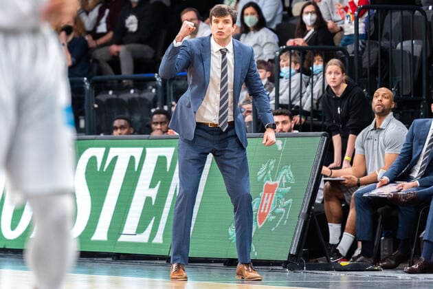 Pedro Calles Hamburg Towers coach with jubilant fist Hamburg Towers vs EWE Baskets Oldenburg, Basketball, Bundesliga, Hauptrunde, Spieltag 23, Saison 2021 2022, 05 03 2022 Marcel von Fehrn Hamburg Towers vs EWE Baskets Oldenburg, Basketball, Bundesliga, Hauptrunde, Spieltag 23, Saison 2021 2022, 05 03 2022 Hamburg Copyright: xEibnerxPressefoto MarcelxvonxFehrnx EP_MFN