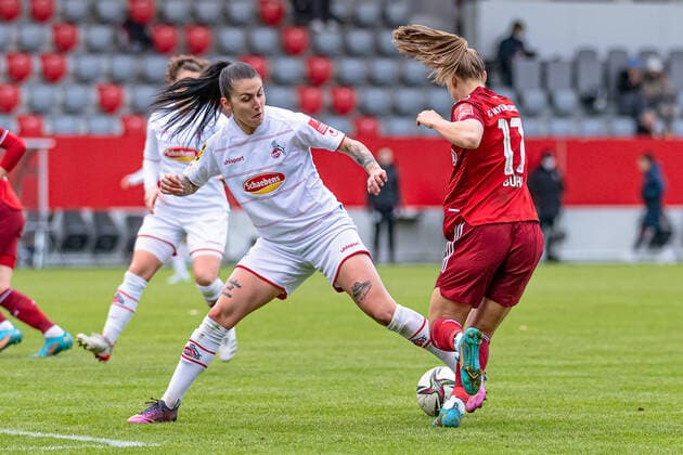Francesca Calo 1 FC Cologne, 2 vs Klara Buehl FC Bayern Muenchen Women, 17 FC Bayern Muenchen Women vs 1 FC Koeln, Football, Women Bundesliga, 15 Matchday, Season 2021 2022, 06 03 2022 DFL DFB REGULATES PROHIBIT ANY USE OF PHOTOGRAPHS as IMAGE SEQUENCES and or QUASI VIDEO FC Bayern Muenchen Women vs 1 FC Koeln, Football, Women Bundesliga, 15 Matchday, Season 2021 2022, 06 03 2022 Muenchen Copyright: xEibnerxPressefotox xHeikexFeinerx EP_HFR