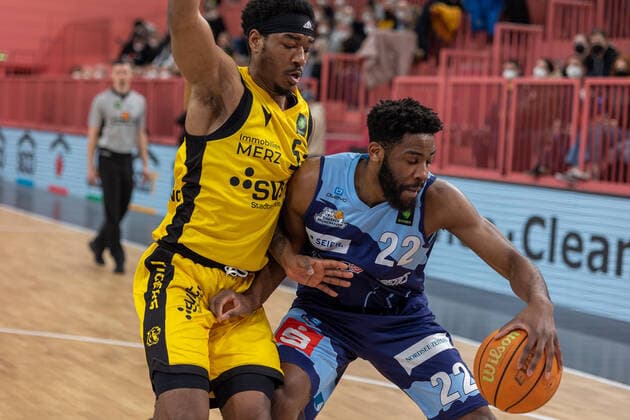 Isaiah Crawley Tigers Tuebingen, 53 Daniel Laster Eisbaeren Bremerhaven, 22 Tigers Tuebingen vs Eisbaeren Bremerhaven, 2 Basketball Bundesliga, Pro A, Barmer 2 Basketball, 28 Spieltag , Spielzeit 2021 2022, 06 03 2022 Tigers Tuebingen vs Eisbaeren Bremerhaven, 2 Basketball Bundesliga, Pro A, Barmer 2 Basketball, 28 Spieltag , Spielzeit 2021 2022, 06 03 2022 Tuebingen Copyright: xNinaxSanderx xEibnerxPressefotox EP_NSR