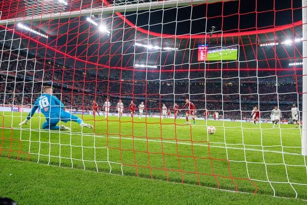 Goal to 2 0 by Robert Lewandowski FC Bayern Muenchen, 09 , penalty kick, GER, FC Bayern Muenchen vs FC Red Bull Salzburg, football, Champions League, Round of 16, second leg, match 2021 2022, 08 03 2022, GER, FC Bayern Muenchen vs FC Red Bull Salzburg, football, Champions League, Round of 16, second leg, match 2021 2022, 08 03 2022 Muenchen Copyright: xEibner-Pressefoto SaschaxWaltherx EP_EER