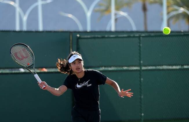 Mandatory Credit: Photo by Ella Ling Shutterstock (12841086dc) Emma Raducanu of GBR in action during practice BNP Paribas Open, Tennis, Day 1, Indian Wells Tennis Garden, California, USA - 09 Mar 2022 BNP Paribas Open, Tennis, Day 1, Indian Wells Tennis Garden, California, USA - 09 Mar 2022 Copyright: xEllaxLing Shutterstockx 12841086dc