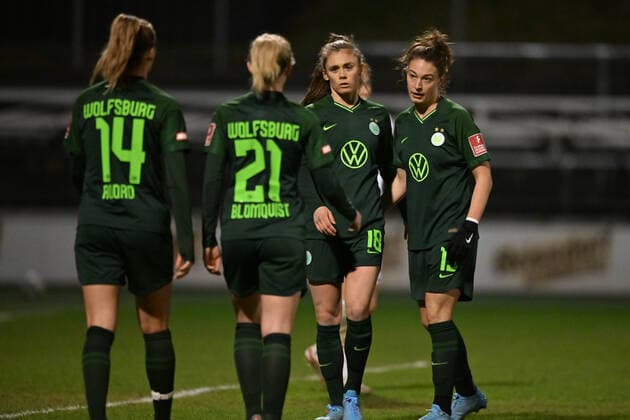 Cheer, joy, celebrate, happy, cheer , Goal Celebration Jill Roord VfL Wolfsburg, 14 1 5 with Rebecka Blomqvist VfL Wolfsburg, 21 Joelle Smits VfL Wolfsburg, 18 Felicitas Rauch VfL Wolfsburg, 13 , 11 03 2022, Cologne Germany , Football, Flyeralarm Frauen Bundesliga, 1 FC Köln VFL Wolfsburg xmkx