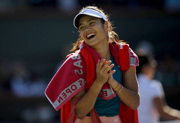 Mandatory Credit: Photo by Ella Ling Shutterstock (12844917ae) Emma Raducanu of GBR smiles as she leaves court BNP Paribas Open, Tennis, Day 3, Indian Wells Tennis Garden, California, USA - 11 Mar 2022 BNP Paribas Open, Tennis, Day 3, Indian Wells Tennis Garden, California, USA - 11 Mar 2022 Copyright: xEllaxLing Shutterstockx 12844917ae