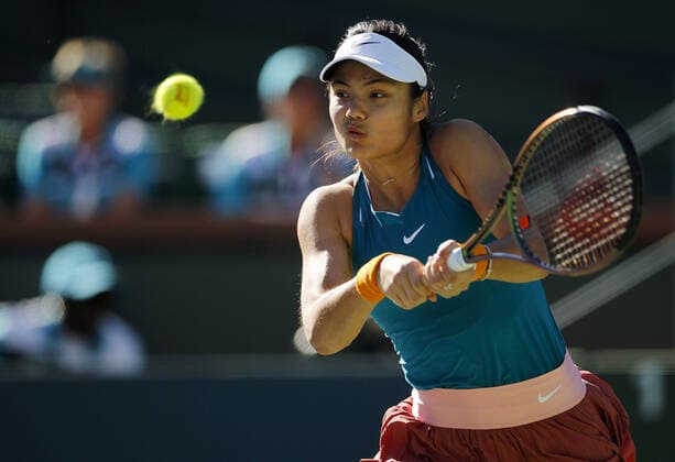 Mandatory Credit: Photo by Ella Ling Shutterstock (12844917aq) Emma Raducanu of GBR in action BNP Paribas Open, Tennis, Day 3, Indian Wells Tennis Garden, California, USA - 11 Mar 2022 BNP Paribas Open, Tennis, Day 3, Indian Wells Tennis Garden, California, USA - 11 Mar 2022 Copyright: xEllaxLing Shutterstockx 12844917aq