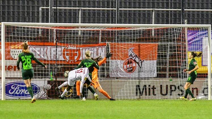 Eunice Beckmann FC Köln, 11, 2 v li scores the goal to 1 4, hit, goal, action, game scene, 11 03 2022, Köln Deutschland , Fussball, Flyeralarm Frauen Bundesliga, 1 FC Köln VFL Wolfsburg, Fussball, Flyeralarm Frauen Bundesliga, 1 FC Köln VFL Wolfsburg, DFB DFL REGULATIONS PROHIBIT ANY USE OF PHOTOGRAPHS AS IMAGE SEQUENCES AND OR QUASI VIDEO xmhx