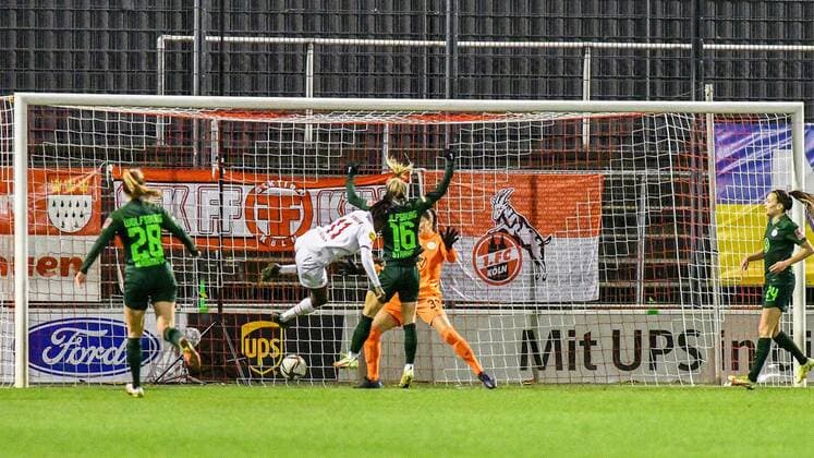 Eunice Beckmann FC Köln, 11, 2 v li scores the goal to 1 4, hit, goal, action, game scene, 11 03 2022, Köln Deutschland , Fussball, Flyeralarm Frauen Bundesliga, 1 FC Köln VFL Wolfsburg, Fussball, Flyeralarm Frauen Bundesliga, 1 FC Köln VFL Wolfsburg, DFB DFL REGULATIONS PROHIBIT ANY USE OF PHOTOGRAPHS AS IMAGE SEQUENCES AND OR QUASI VIDEO xmhx