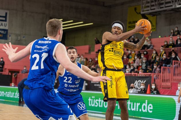Björn Rohwer VfL SparkassenStars Bochum, 27 Johannes Joos VfL SparkassenStars Bochum, 22 Isaiah Crawley Tigers Tuebingen, 53 Tigers Tuebingen vs VfL SparkassenStars Bochum, 2 Basketball Bundesliga, Pro A, Barmer 2 Basketball, 29 Matchday , Season 2021 2022, 12 03 2022 Tigers Tuebingen vs VfL SparkassenStars Bochum, 2 Basketball Bundesliga, Pro A, Barmer 2 Basketball, 29 Matchday , Season 2021 2022, 12 03 2022 Tuebingen Copyright: xNinaxSanderx xEibnerxPressefotox EP_NSR