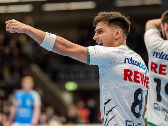 Cheers from Lucas Krzikalla SC DHfK Leipzig, 08 , Frisch Auf Goeppingen vs SC DHfK Leipzig, Handball, Men, 1 Bundesliga, 12 03 2022 EIBNER Michael Schmidt Frisch Auf Goeppingen vs SC DHfK Leipzig, Handball, Men, 1 Bundesliga, 12 03 2022 Goeppingen Copyright: xEIBNER MichaelxSchmidtx EP_MST