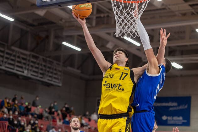 Mateo Seric Tigers Tuebingen, 17 Dominic Jevon Green VfL SparkassenStars Bochum, 05 Tigers Tuebingen vs VfL SparkassenStars Bochum, 2 Basketball Bundesliga, Pro A, Barmer 2 Basketball, 29 Matchday , Season 2021 2022, 12 03 2022 Tigers Tuebingen vs VfL SparkassenStars Bochum, 2 Basketball Bundesliga, Pro A, Barmer 2 Basketball, 29 Matchday , Season 2021 2022, 12 03 2022 Tuebingen Copyright: xNinaxSanderx xEibnerxPressefotox EP_NSR