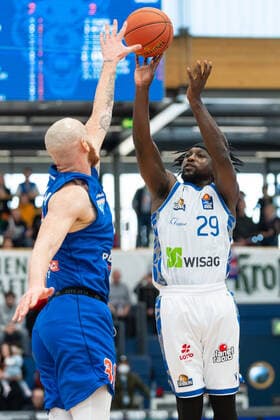 Reggie Upshaw MBC, 30 , Will Cherry Skyliners, 29 , Syntainics MBC vs Fraport Skyliners, Basketball Bundesliga, Maenner, 2021 2022, 25 Spieltag, 13 03 2022, Syntainics MBC vs Fraport Skyliners, Basketball Bundesliga, Maenner, 2021 2022, 25 Spieltag, 13 03 2022, Weissenfels. Copyright: xEibner-Pressefoto EckehardxSchulzx ep_eer