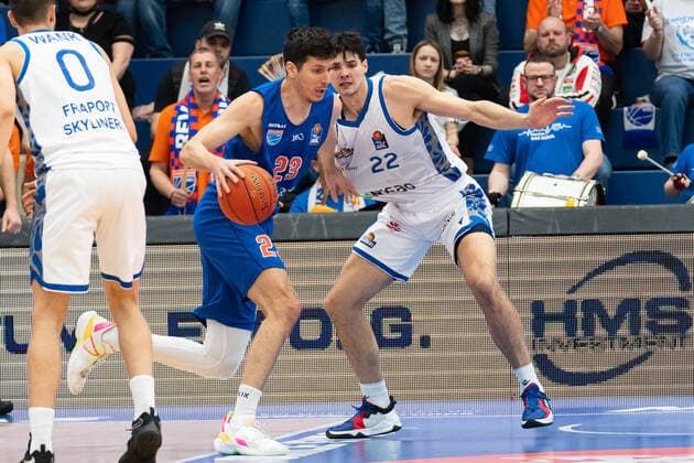 Goran Huskic MBC, 23 , Brooks DeBisschop Skyliners, 22 , Syntainics MBC vs Fraport Skyliners, Basketball Bundesliga, Maenner, 2021 2022, 25 Spieltag, 13 03 2022, Syntainics MBC vs Fraport Skyliners, Basketball Bundesliga, Maenner, 2021 2022, 25 Spieltag, 13 03 2022, Weissenfels. Copyright: xEibner-Pressefoto EckehardxSchulzx ep_eer