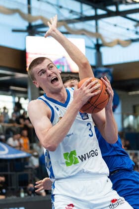 Matt Haarms Skyliners, 3 , Goran Huskic MBC, 23 , Syntainics MBC vs Fraport Skyliners, Basketball Bundesliga, Maenner, 2021 2022, 25 Spieltag, 13 03 2022, Syntainics MBC vs Fraport Skyliners, Basketball Bundesliga, Maenner, 2021 2022, 25 Spieltag, 13 03 2022, Weissenfels. Copyright: xEibner-Pressefoto EckehardxSchulzx ep_eer