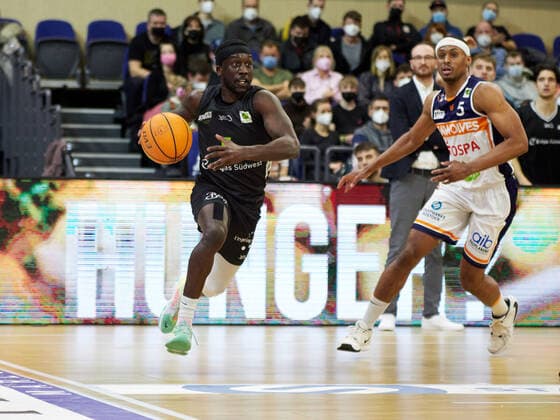 Chris Carter Rostock Seawolves 05 , Munis Tutu Team Ehingen Urspring 05 Rostock Seawolves vs Team Ehingen Urspring, 2 Barmer Basketball Bundesliga, ProA, Spielzeit 2021 2022, 29 Spieltag, 13 03 2022 Rostock Seawolves vs Team Ehingen Urspring, 2 Barmer Basketball Bundesliga, ProA, Spielzeit 2021 2022, 29 Spieltag, 13 03 2022 Rostock. Copyright: xStephaniexZerbe xEibner-Pressefotox EP_SZE