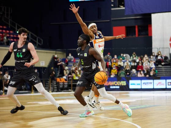 Munis Tutu Team Ehingen Urspring 05 , Bernat Vanaclocha Team Ehingen Urspring 44 , Chris Carter Rostock Seawolves 05 Rostock Seawolves vs Team Ehingen Urspring, 2 Barmer Basketball Bundesliga, ProA, Spielzeit 2021 2022, 29 Spieltag, 13 03 2022 Rostock Seawolves vs Team Ehingen Urspring, 2 Barmer Basketball Bundesliga, ProA, Spielzeit 2021 2022, 29 Spieltag, 13 03 2022 Rostock. Copyright: xStephaniexZerbe xEibner-Pressefotox EP_SZE