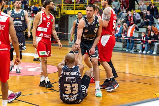 Brandon Thomas Medipolis SC Jena, 33 Alex Herrera Medipolis SC Jena, 41 GER, Uni Baskets Paderborn vs Medipolis SC Jena, basketball, 2 Bundesliga ProA, season 2021 2022, 23 matchday, 16 03 2022 Uni Baskets Paderborn vs Medipolis SC Jena, basketball, 2 Bundesliga ProA, season 2021 2022, 23 matchday, 16 03 2022 Paderborn Copyright: xEibner-Pressefoto BahhoxKarax EP_BKA