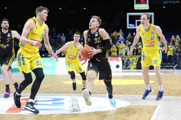 DEU, easyCredit BBL, ALBA vs Braunschweig, 16 03 2022, Mercedes Benz Arena, Berlin, DEU, easyCredit BBL, ALBA vs Braunschweig, in picture Lammers ALBA Berlin 55 , Luke Sikma ALBA Berlin 43 , Arturs Zagars Braunschweig 32 nordphotoxGmbHx xEngler nph00076