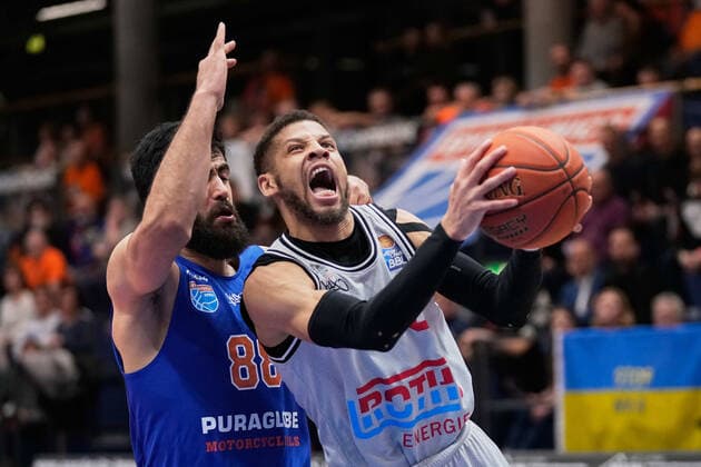 Behnam Yakhchali MBC, 88 , Kendale McCullum Giessen, 0 , Syntainics MBC vs JobStairs GIESSEN 46ers, Basketball Bundesliga, Maenner, 2021 2022, Nachholspiel, 20 Spieltag, 17 03 2022, Syntainics MBC vs JobStairs GIESSEN 46ers, Basketball Bundesliga, Maenner, 2021 2022, Nachholspiel, 20 Spieltag, 17 03 2022, Weissenfels. Copyright: xEibner-Pressefoto EckehardxSchulzx ep_eer