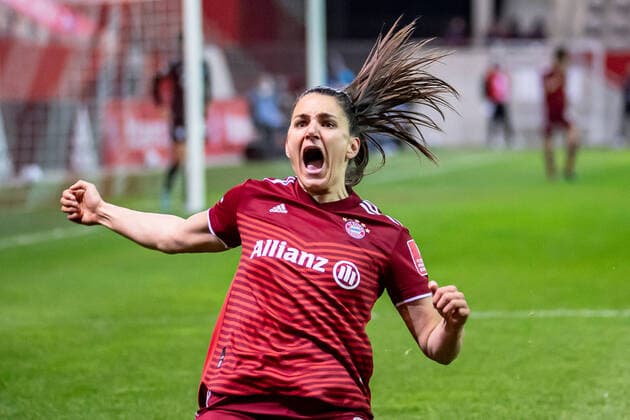 Jovana Damnjanovic FC Bayern Muenchen Frauen, 9 cheers her goal to make the final score 4 2 FC Bayern Muenchen Frauen vs Eintracht Frankfurt, Football, Womens Bundesliga, Matchday 17, Season 2021 2022, 18 03 2022 DFL DFB REGULATES PROHIBIT ANY USE OF PHOTOGRAPHS as IMAGE SEQUENCES and or QUASI VIDEO FC Bayern Muenchen Women vs Eintracht Frankfurt, Football, Womens Bundesliga, 17 Matchday, Season 2021 2022, 18 03 2022 Muenchen Copyright: xEibnerxPressefotox xHeikexFeinerx EP_HFR