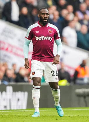 Fußball, England, Premier League, West Ham United, Ganzkörper, Saison 2021 2022 Mandatory Credit: Photo by Jed Leicester Shutterstock (12854966at) Arthur Masuaku of West Ham United Tottenham Hotspur v West Ham United, Premier League, Football, Tottenham Hotspur Stadium, London, UK - 20 Mar 2022 EDITORIAL USE ONLY No use with unauthorised audio, video, data, fixture lists, club league logos or live services. Online in-match use limited to 120 images, no video emulation. No use in betting, games or single club league player publications. Tottenham Hotspur v West Ham United, Premier League, Football, Tottenham Hotspur Stadium, London, UK - 20 Mar 2022 EDITORIAL USE ONLY No use with unauthorised audio, video, data, fixture lists, club league logos or live services. Online in-match use limited to 120 images, no video emulation. No use in betting, games or single club league player publications. Copyright: xJedxLeicester Shutterstockx 12854966at