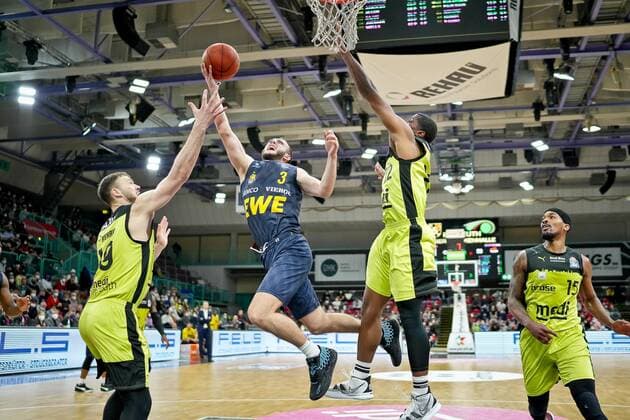 medi bayreuth EWE Baskets Oldenburg , Basketball, Bundesliga, BBL, Matchday 14, Season 2021 2022, 23 03 2022 19 Sajus Martynas medi Bayreuth 3 Heidegger, Max EWE Oldenburg 22 Wells Cameron medi Bayreuth medi bayreuth EWE Baskets Oldenburg , Basketball, Bundesliga, BBL, Matchday 14, Season 2021 2022, 23 03 2022 Bayreuth Copyright: xEibner-Pressefoto ThorstenxOchsx EP_TOS