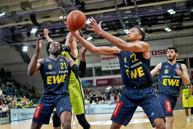 medi bayreuth EWE Baskets Oldenburg , Basketball, Bundesliga, BBL, Matchday 14, Season 2021 2022, 23 03 2022 21Odiase, Tai EWE Oldenburg 22Holyfield, T J EWE Oldenburg medi bayreuth EWE Baskets Oldenburg , Basketball, Bundesliga, BBL, Matchday 14, Season 2021 2022, 23 03 2022 Bayreuth Copyright: xEibner-Pressefoto ThorstenxOchsx EP_TOS