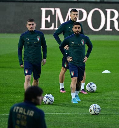 Fußball, Nationalteam Italien, Training (220324) -- PALERMO, March 24, 2022 -- Italy s Marco Verratti (L) and Lorenzo Insigne (front R) attend the training session ahead of the 2022 World Cup qualifying play-off football match between Italy and North Macedonia in Palermo, Italy, on March 23, 2022. (Photo by Xinhua) (SP)ITALY-PALERMO-FOOTBALL FIFA World Cup, WM, Weltmeisterschaft, Fussball 2022 QUALIFIER-ITALY-TRAINING AlbertoxLingria