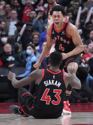 March 24, 2022, TORONTO, ON, CANADA: Toronto Raptors forward Pascal Siakam (43) celebrates his basket with teammate forward Scottie Barnes (4) against the Cleveland Cavaliers during second half NBA, Basketball Herren, USA basketball action in Toronto, Thursday, March 24, 2022. Canada News - March 24, 2022 - ZUMAc35_ 20220324_zaf_c35_195 Copyright: xNathanxDenettex