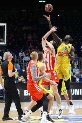 DEU, EuroLeague, ALBA vs Belgrade, 25 03 2022, Mercedes Benz Arena, Berlin, DEU, EuroLeague, ALBA vs Belgrade, in picture Christ Koumadje ALBA Berlin 21 , Uros Trifunovic Belgrade 32 Foto Juergen Engler nordphoto GmbH nordphotoxGmbHx xEngler nph00076