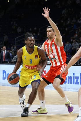 DEU, EuroLeague, ALBA vs Belgrade, 25 03 2022, Mercedes Benz Arena, Berlin, DEU, EuroLeague, ALBA vs Belgrade, in picture Jaleen Smith ALBA Berlin 3 , O Dobric Belgrad 13 Foto Juergen Engler nordphoto GmbH nordphotoxGmbHx xEngler nph00076