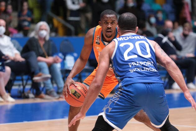 Christon Semaj, Ratiopharm Ulm, 0 , Moore Rasheed, Fraport Skyliners, 20 , , GER,Basketball, BBL, Fraport Skyliners vs Ratiopharm Ulm,25 03 2022 Frankfurt, Germany Copyright: xEibner-Pressefoto UlrichxScherbaumx EP_usm