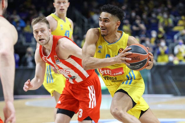 DEU, EuroLeague, ALBA vs Belgrade, 25 03 2022, Mercedes Benz Arena, Berlin, DEU, EuroLeague, ALBA vs Belgrade, in picture Maodo Lo ALBA Berlin 0 , Nate Wolters Belgrade 3 Foto Juergen Engler nordphoto GmbH nordphotoxGmbHx xEngler nph00076