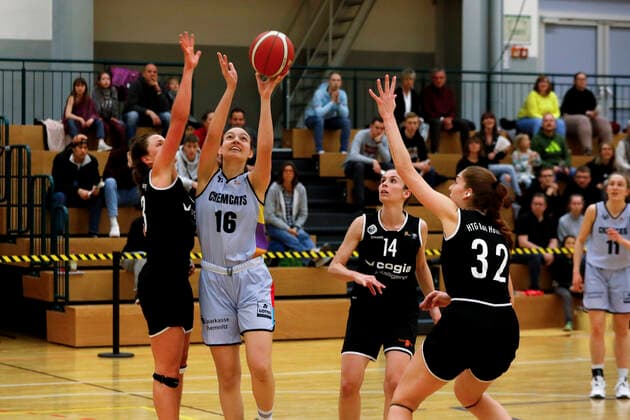 26 03 2022, 2 Toyota Womens Basketball Bundesliga North, DBBL, season 2021 2022, women, playoffs, quarterfinals, Chemcats Chemnitz Falcons Bad Homburg Lilli Frölich, ChemCats Chemnitz, Natalia Brüning, Falcons Bad Homburg Chemnitz Sporthalle am Schlossteich Saxony Germany