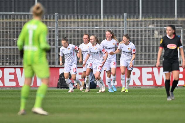 Jubel, Freuen, celebrate, happy, cheer , Goal Celebration Bayer 04 Leverkusen Women 1 1, 27 03 2022, Cologne Germany , Football, Flyeralarm Frauen Bundesliga, 1 FC Köln Bayer 04 Leverkusen xmkx