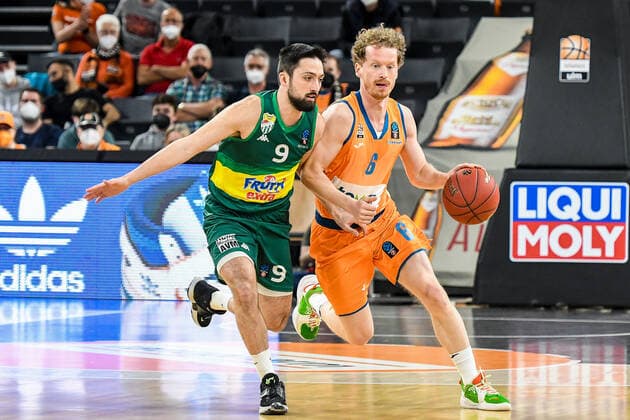 GER, EuroCup, ratiopharm ulm vs Frutti Extra Bursaspor 29 03 2022, ratiopharm arena, Neu Ulm, GER, EuroCup, ratiopharm ulm vs Frutti Extra Bursaspor, pictured Omer Al Bursaspor, 9 , Per Guenther Ulm, 6 nordphotoxGmbHx xHafner nph00200