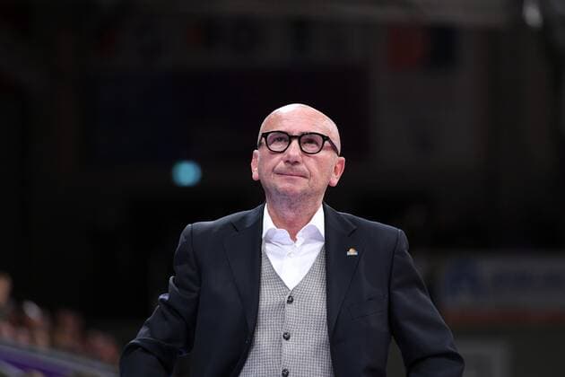 Luca Dalmonte Head Coach, Trainer Skyliners Frankfurt , Basketball, Bundesliga, BBL, BG Goettingen Fraport Skyliners Frankfurt, 06 04 2022, BG Goettingen Skyliners Frankfurt, Basketball, Bundesliga, GER, BBL, 06 04 2022 Goettingen Copyright: xEibner-Pressefotox-xRolandxSippelx