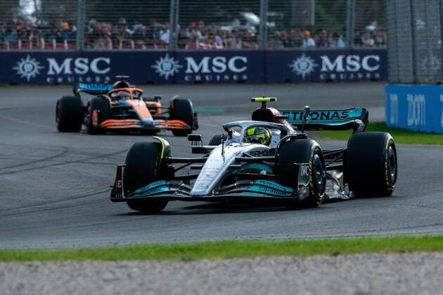 Lewis Hamilton UK, Mercedes AMG Petronas F1 Team 44 ahead of Daniel Ricciardo AUS, McLaren F1 Team 3 , AUS, Formula 1 Australian Grand Prix, Albert Park Circuit Melbourne, Pre Events, 07 04 2022 AUS, Formula 1 Australian Grand Prix, Albert Park Circuit Melbourne, Pre Events, 07 04 2022 Melbourne Copyright: xEibner Memmlerx EP_MMR