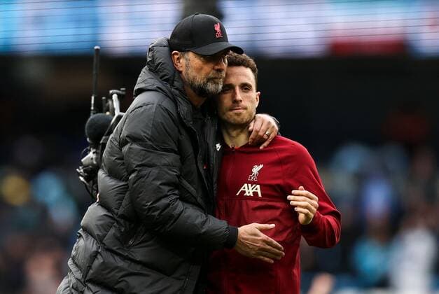 Mandatory Credit: Photo by Paul Currie Shutterstock (12887049es) Jürgen Klopp manager of Liverpool and Diogo Jota of Liverpool at full time Manchester City v Liverpool, Premier League, Football, Etihad Stadium, Manchester, UK - 10 Apr 2022 EDITORIAL USE ONLY No use with unauthorised audio, video, data, fixture lists, club league logos or live services. Online in-match use limited to 120 images, no video emulation. No use in betting, games or single club league player publications. Manchester City v Liverpool, Premier League, Football, Etihad Stadium, Manchester, UK - 10 Apr 2022 EDITORIAL USE ONLY No use with unauthorised audio, video, data, fixture lists, club league logos or live services. Online in-match use limited to 120 images, no video emulation. No use in betting, games or single club league player publications. Copyright: xPaulxCurrie Shutterstockx 12887049es
