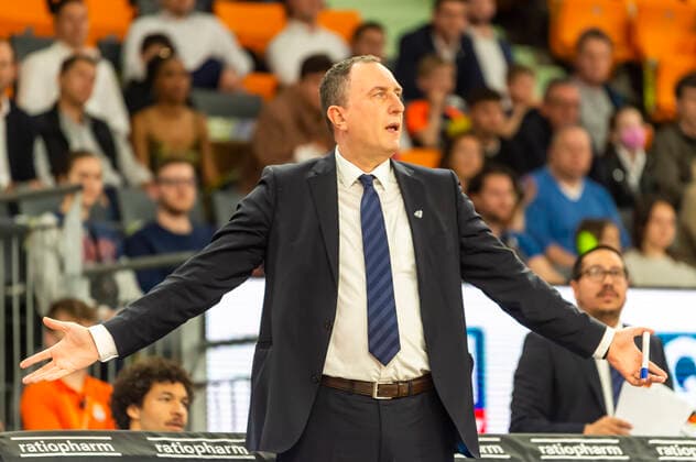 Branislav Ignjatovic Headcoach MLP Academics Heidelberg with outstretched arms GER, Basketball, easyCredit Basketball Bundesliga, Spieltag 30, Ratiopharm Ulm vs MLP Academics Heidelberg, 12 04 2022, GER, Basketball, easyCredit Basketball Bundesliga, Spieltag 30, Ratiopharm Ulm vs MLP Academics Heidelberg, 12 04 2022 Neu Ulm Copyright: xEibner-Pressefotox EP_FWF