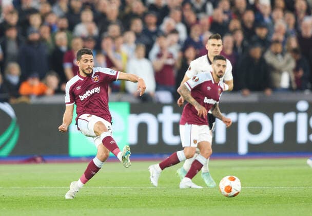 Mandatory Credit: Photo by Andrew Fosker Shutterstock (12914204ba) Pablo Fornals of West Ham United West Ham United v Eintracht Frankfurt, UEFA Europa League, Semi-Final, First Leg, Football, The London Stadium, London, UK - 28 Apr 2022 EDITORIAL USE ONLY No use with unauthorised audio, video, data, fixture lists, club league logos or live services. Online in-match use limited to 120 images, no video emulation. No use in betting, games or single club league player publications. West Ham United v Eintracht Frankfurt, UEFA Europa League, Semi-Final, First Leg, Football, The London Stadium, London, UK - 28 Apr 2022 EDITORIAL USE ONLY No use with unauthorised audio, video, data, fixture lists, club league logos or live services. Online in-match use limited to 120 images, no video emulation. No use in betting, games or single club league player publications. Copyright: xAndrewxFosker Shutterstockx 12914204ba
