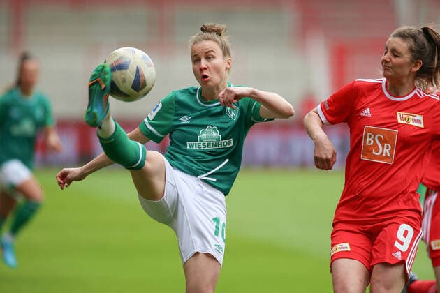 Agata Tarczynska SV Werder Bremen, 10 on the ball, single image, full body, action, game scene, 01 05 2022, Berlin Germany , football, test match, 1 FC Union Berlin SV Werder Bremen xobx