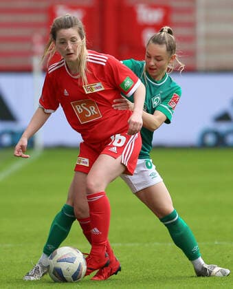 f li Lena Bucher 1 FC Union Berlin, 16 and Michelle Weiß SV Werder Bremen, 8 in duel, duel, dynamics, action, game scene, 01 05 2022, Berlin Germany , football, test match, 1 FC Union Berlin SV Werder Bremen xobx