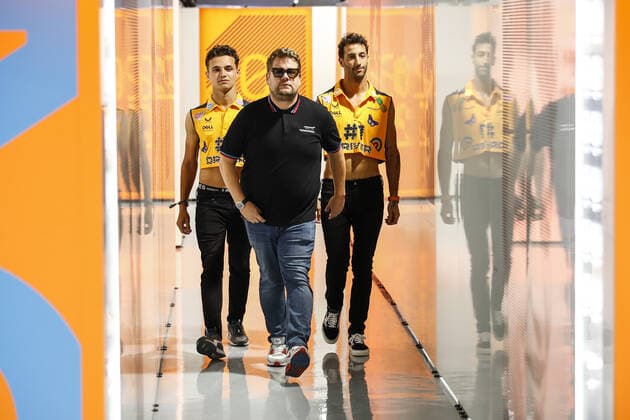 James Corden, portrait NORRIS Lando (gbr), McLaren F1 Team MCL36, portrait RICCIARDO Daniel (aus), McLaren F1 Team MCL36, portrait during the Formula 1 Crypto.com Miami Grand Prix 2022, 5th round of the 2022 FIA Formula One World Championship, WM, Weltmeisterschaft on the Miami International Autodrome, from May 6 to 8, 2022 in Miami Gardens, Florida, United States of America - F1 - MIAMI GRAND PRIX 2022 DPPI Panoramic 00122013__B3_1476