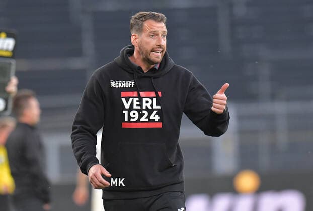 06 05 2022, GER, football, 3 league, season 2021 2022, 37 matchday, Signal Iduna Park, Dortmund Borussia Dortmund II SC Verl 1 2 Michel Kniat coach SC Verl , action, frame, cross, facial expression, gesture, trainer, coach