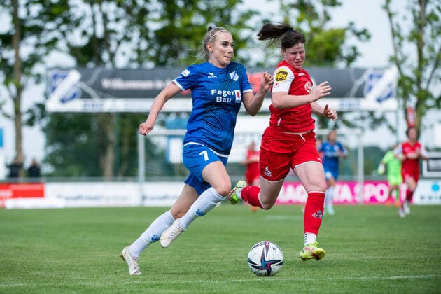 Chiara Loos SC Sand scores goal to 1 0 in duel with Adriana Achcinska 1 FC Koeln , GER, SC Sand vs FC Koeln, Flyeralarm Frauen Bundesliga, 21 Spieltag, 08 05 2022, Spielzeit 2021 2022 GER, SC Sand vs FC Koeln, Flyeralarm Frauen Bundesliga, 21 Spieltag, 08 05 2022, Spielzeit 2021 2022 Copyright: xEibner Memmlerx EP_MMR