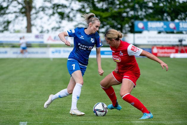 Chiara Loos SC Sand in duel with Rachel Rinast 1 FC Koeln , GER, SC Sand vs FC Koeln, Flyeralarm Frauen Bundesliga, 21 Spieltag, 08 05 2022, Spielzeit 2021 2022 GER, SC Sand vs FC Koeln, Flyeralarm Frauen Bundesliga, 21 Spieltag, 08 05 2022, Spielzeit 2021 2022 Copyright: xEibner Memmlerx EP_MMR