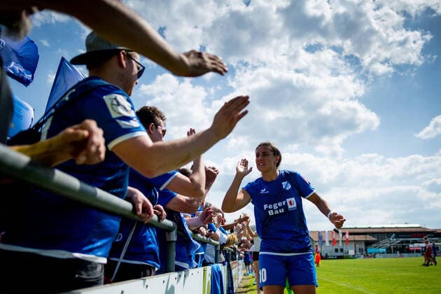 Marina Georgieva SC Sand thanks fans, GER, SC Sand vs FC Koeln, Flyeralarm Frauen Bundesliga, 21 Spieltag, 08 05 2022, Spielzeit 2021 2022 GER, SC Sand vs FC Koeln, Flyeralarm Frauen Bundesliga, 21 Spieltag, 08 05 2022, Spielzeit 2021 2022 Copyright: xEibner Memmlerx EP_MMR