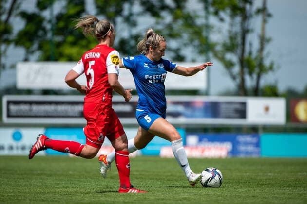 Summer Lynn Green SC Sand in duel with Kristin Demann 1 FC Koeln , GER, SC Sand vs FC Koeln, Flyeralarm Frauen Bundesliga, 21 Spieltag, 08 05 2022, Spielzeit 2021 2022 GER, SC Sand vs FC Koeln, Flyeralarm Frauen Bundesliga, 21 Spieltag, 08 05 2022, Spielzeit 2021 2022 Copyright: xEibner Memmlerx EP_MMR